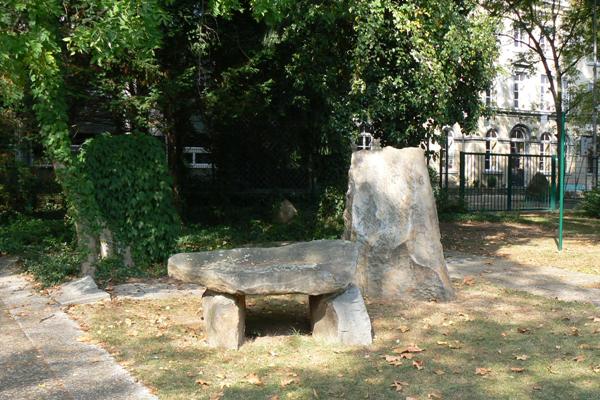 Megaliths in the park, Atheneum Hasselt