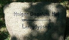 Stone road mark to Holger Danskes Hoj