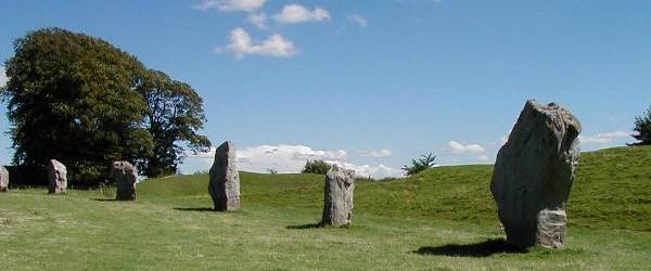 Enkele stenen van de grote buitenste cirkel van Avebury