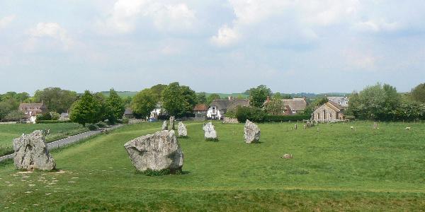 Avebury: Het dorp ligt deels binnen de steencirkel
