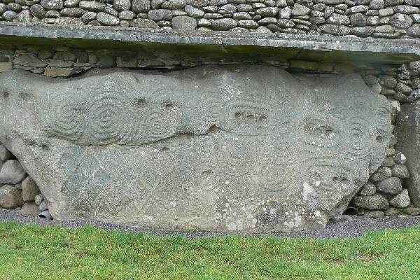 Versierde kranssteen Newgrange